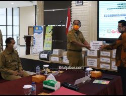 P4TK BMTI Memberikan Bantuan Masker Dan Hand  Sanitizer Bagi Masyarakat Cimahi