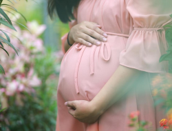 Apakah Ibu Hamil Boleh Minum Air Kelapa Muda? Simak Penjelasannya