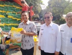 Pastikan Harga Sembako, Tedy Rusmawan Monitoring Operasi Pasar Beras Medium