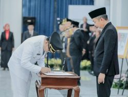 Pelantikan Wahyu Mijaya sebagai Pj. Bupati Cirebon, Bey Ingatkan Integritas dan Transparansi sebagai Kepala Daerah