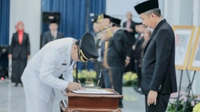 Pelantikan Wahyu Mijaya sebagai Pj. Bupati Cirebon, Bey Ingatkan Integritas dan Transparansi sebagai Kepala Daerah